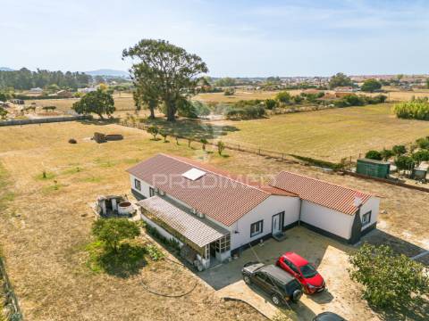 Moradia térrea em quintinha no pinhal novo