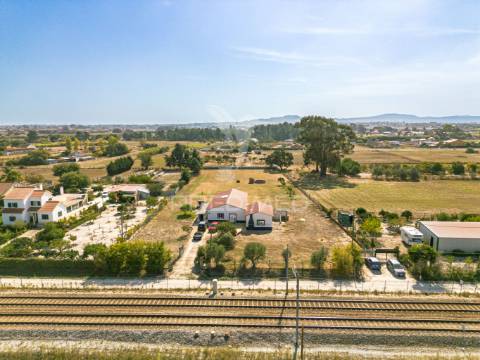Moradia térrea em quintinha no pinhal novo