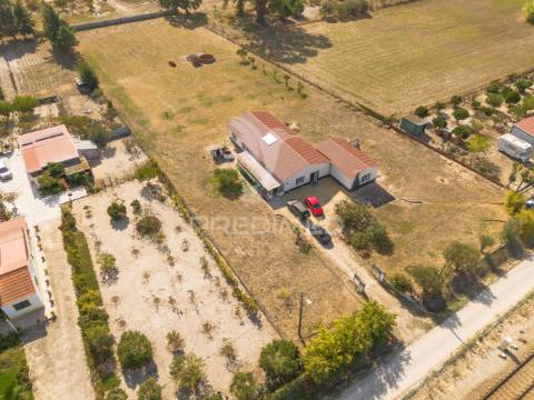 Moradia térrea em quintinha no pinhal novo