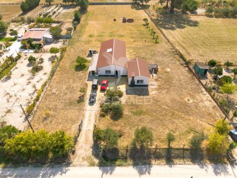 Moradia térrea em quintinha no pinhal novo