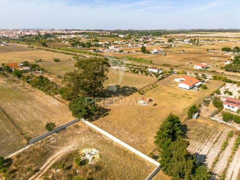 Moradia térrea em quintinha no pinhal novo