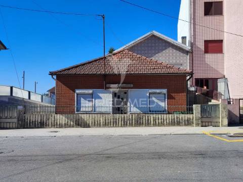 Moradia t4 com anexo + segunda moradia térrea | fânzeres – oportunidade para 2 famílias!