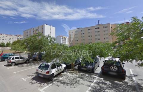 Apartamento t2 no centro do carregado