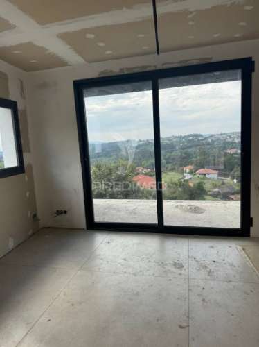 Moradia nova t3 com piscina em moreira do rei