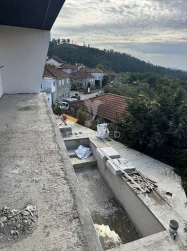 Moradia nova t3 com piscina em moreira do rei