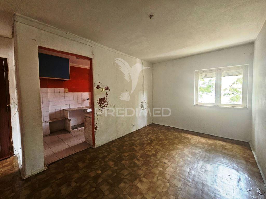 Apartamento t3, investimento para remodelar, no laranjeiro