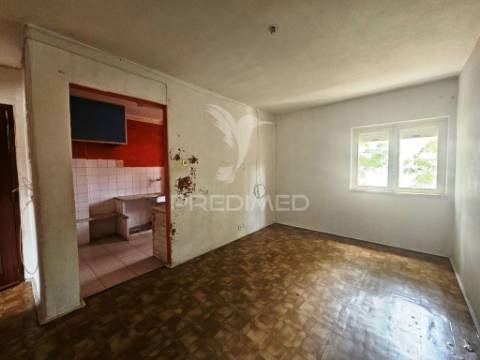 Apartamento t3, investimento para remodelar, no laranjeiro