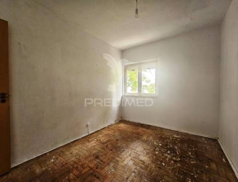 Apartamento t3, investimento para remodelar, no laranjeiro