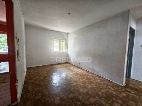 Apartamento t3, investimento para remodelar, no laranjeiro