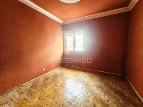 Apartamento t3, investimento para remodelar, no laranjeiro