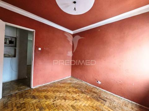 Apartamento t3, investimento para remodelar, no laranjeiro