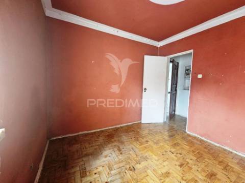 Apartamento t3, investimento para remodelar, no laranjeiro