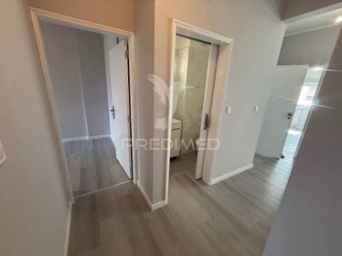 Apartamento t3, totalmente remodelado, no laranjeiro