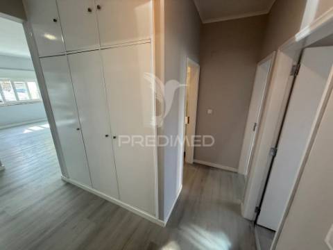 Apartamento t3, totalmente remodelado, no laranjeiro