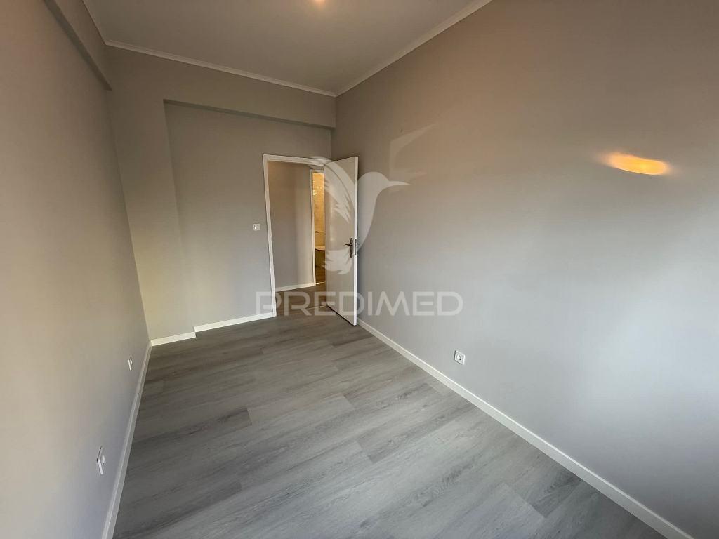 Apartamento t3, totalmente remodelado, no laranjeiro