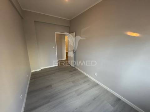 Apartamento t3, totalmente remodelado, no laranjeiro