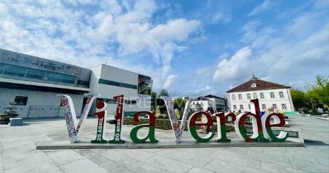 Moradia t3 em banda – estrutura em loureira, vila verde