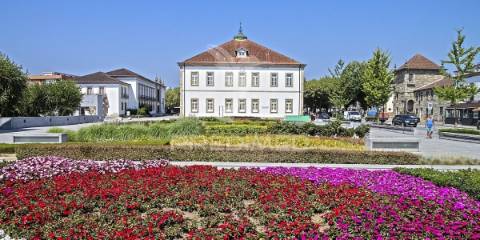 Moradia t3 em banda – estrutura em loureira, vila verde