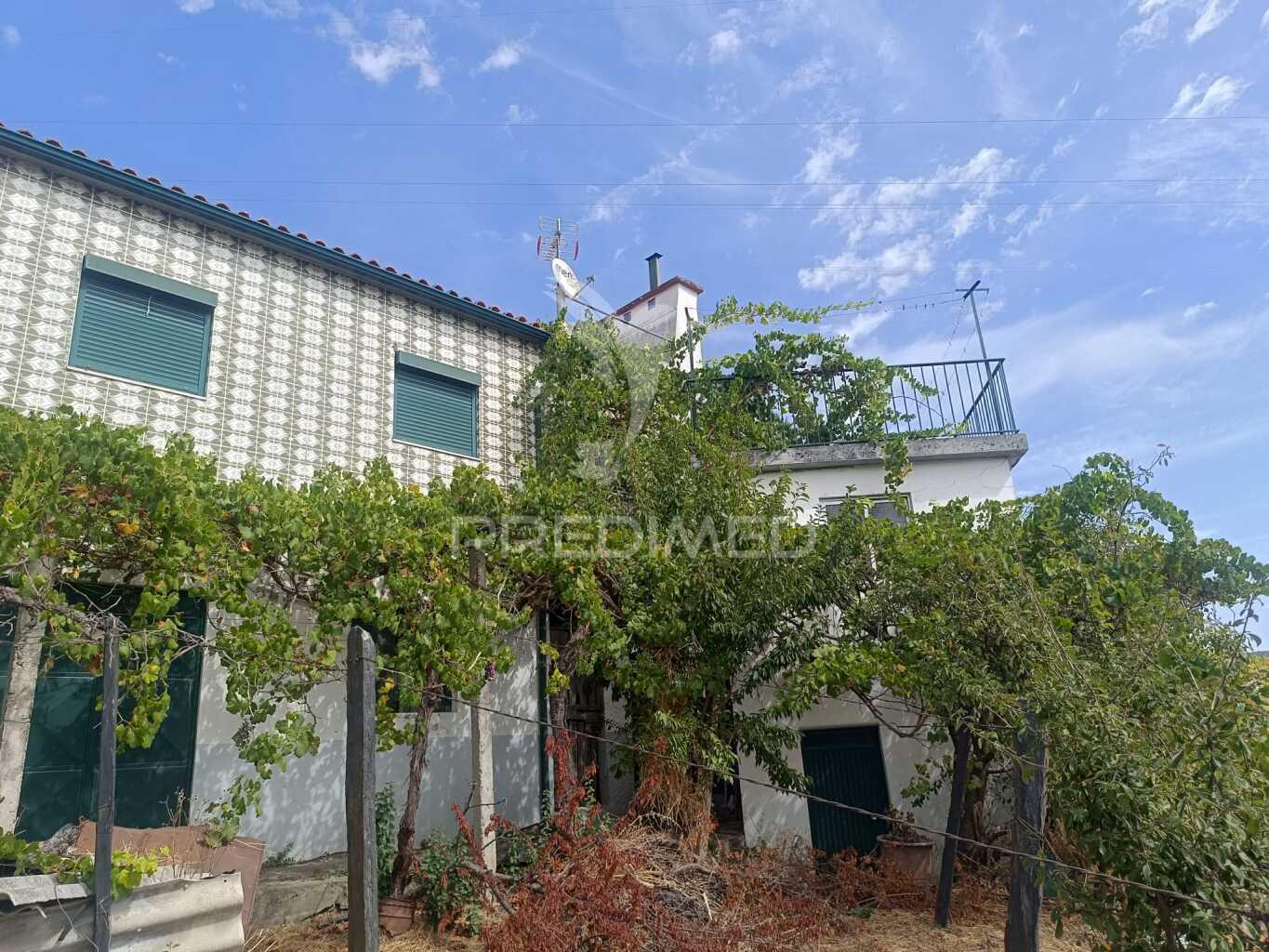 Moradia t3 independente em santa marta de penaguião