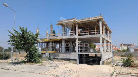 Moradia em banda t3 em fase de construção - atalaia, montijo