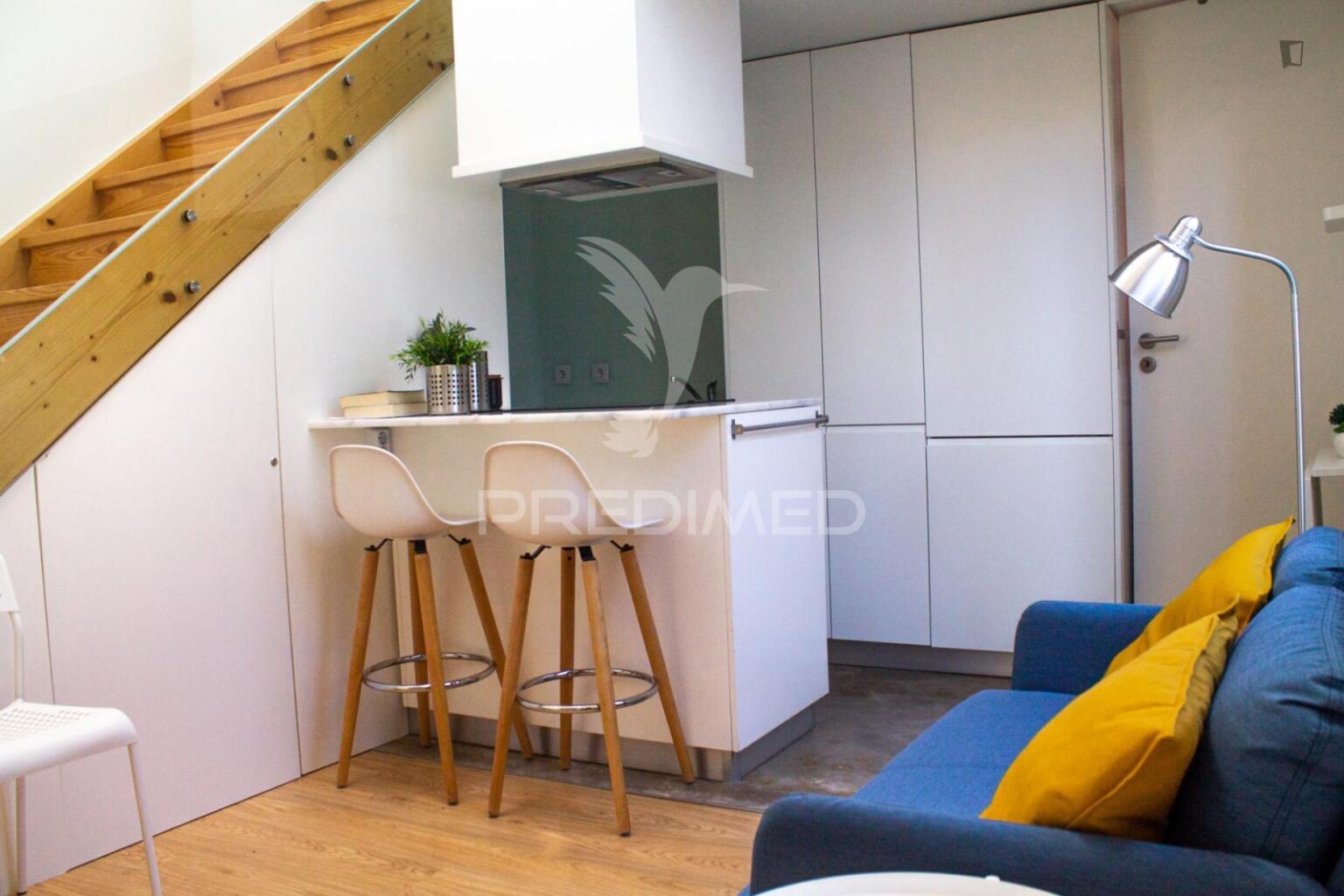 Vende-se moradia t1 duplex mobilada porto