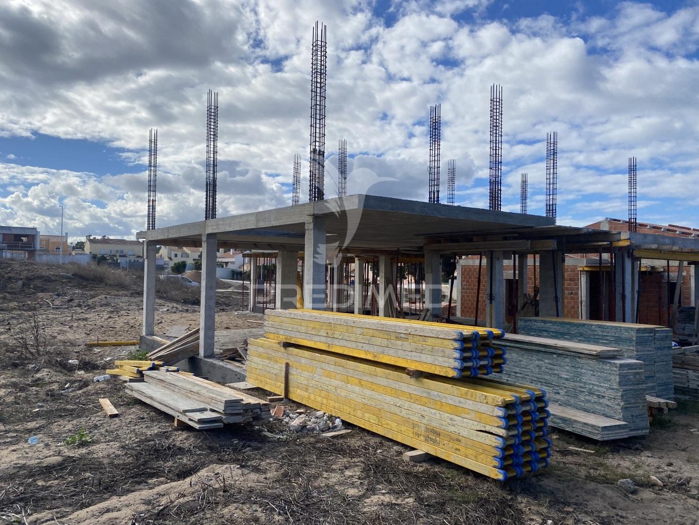 Moradia t5 com piscina em vila nova de santo andré