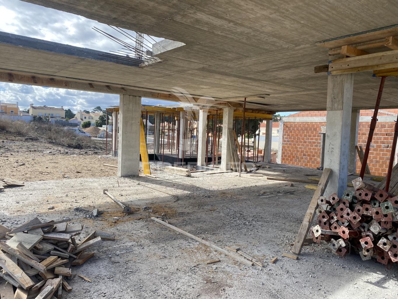 Moradia t5 com piscina em vila nova de santo andré