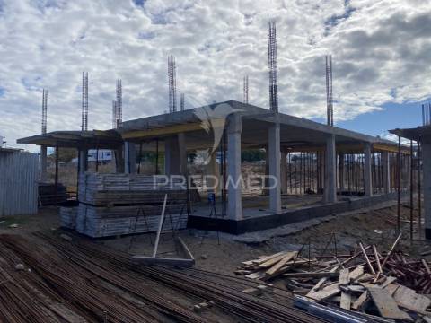 Moradia t5 com piscina em vila nova de santo andré