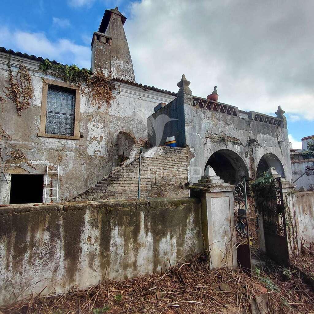 Casa antiga em alpalhão