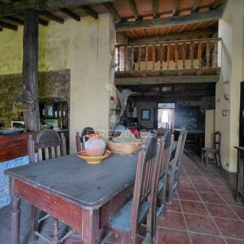 Casa antiga em alpalhão