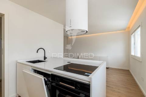 Apartamento t4 vista de mar na praia das maçãs, sintra