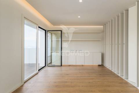 Apartamento t4 vista de mar na praia das maçãs, sintra