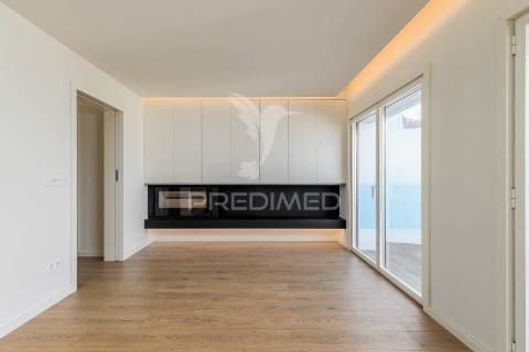 Apartamento t4 vista de mar na praia das maçãs, sintra