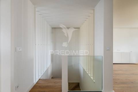 Apartamento t4 vista de mar na praia das maçãs, sintra