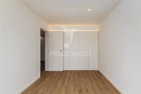 Apartamento t4 vista de mar na praia das maçãs, sintra