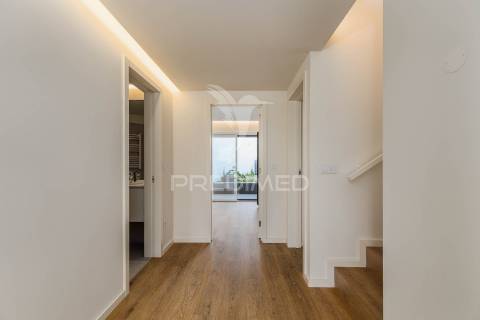 Apartamento t4 vista de mar na praia das maçãs, sintra