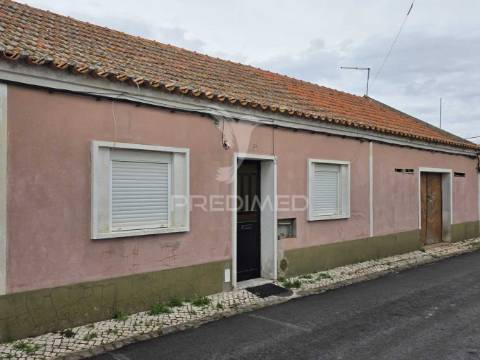 Moradia t4 para remodelar – excelente investimento!