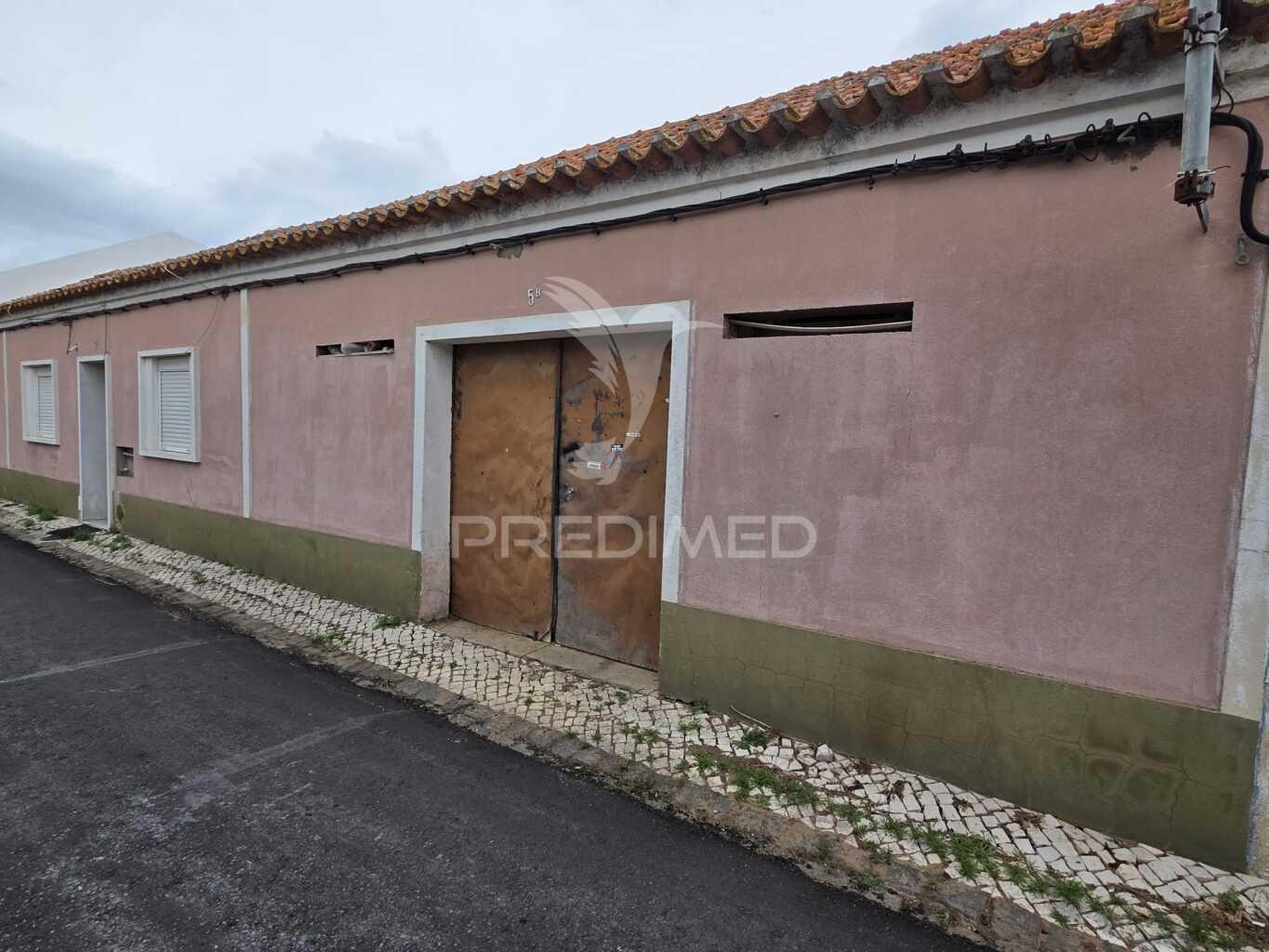 Moradia t2 para remodelar – excelente investimento!