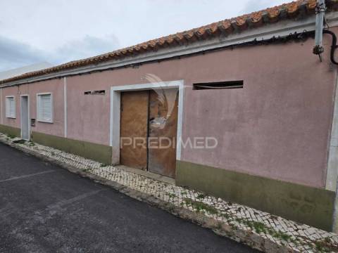 Moradia t4 para remodelar – excelente investimento!