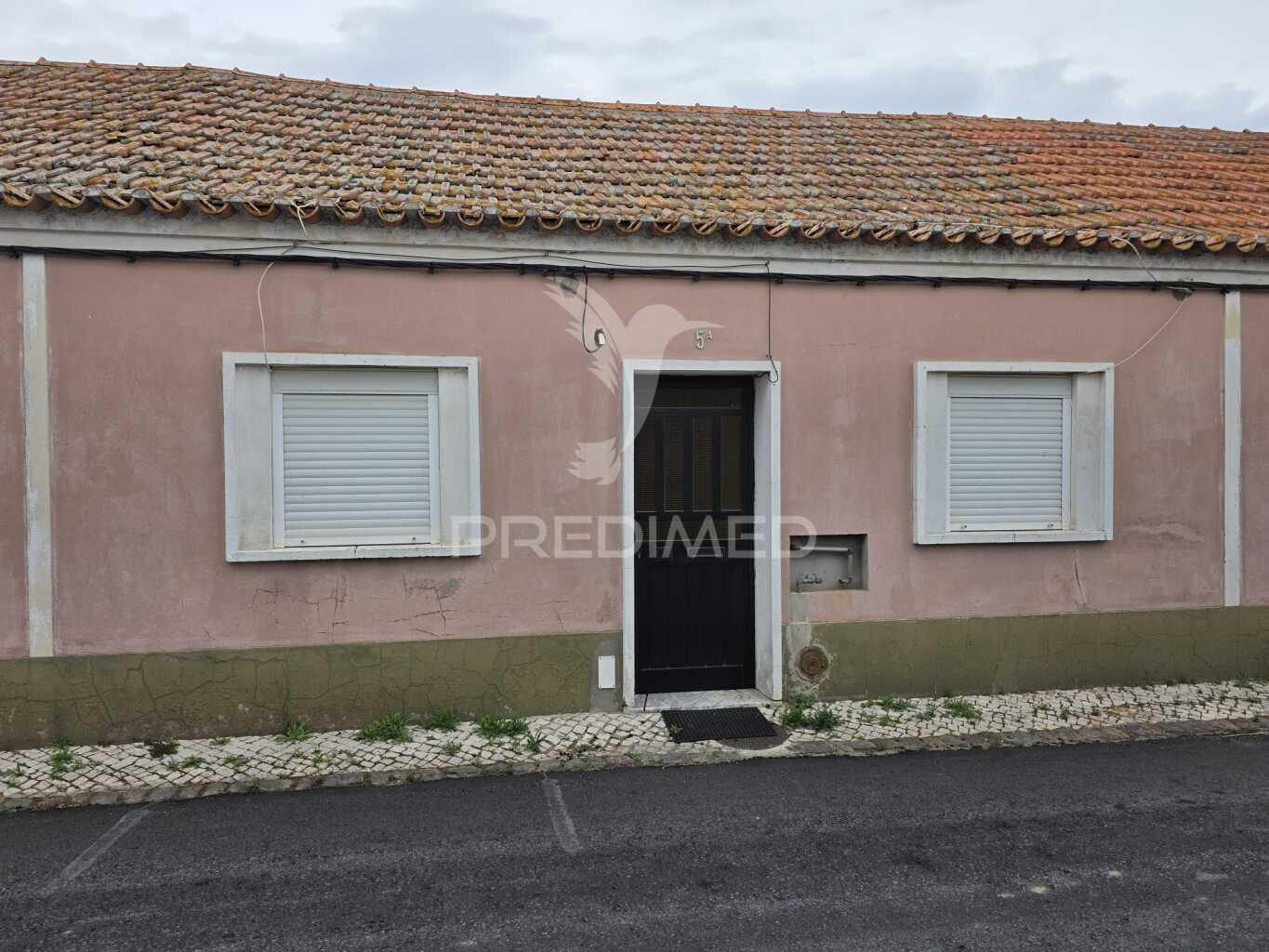 Moradia t2 para remodelar – excelente investimento!