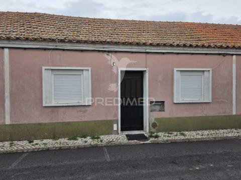 Moradia t4 para remodelar – excelente investimento!