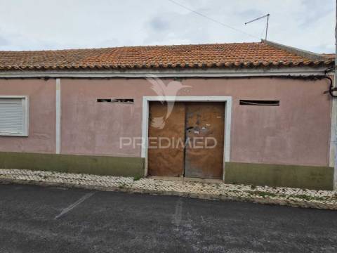 Moradia t4 para remodelar – excelente investimento!