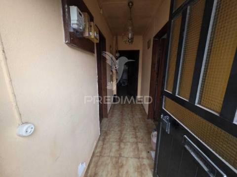 Moradia t4 para remodelar – excelente investimento!