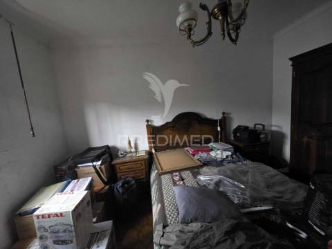 Moradia t4 para remodelar – excelente investimento!