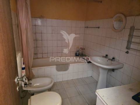 Moradia t4 para remodelar – excelente investimento!