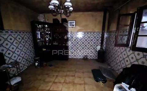 Moradia t4 para remodelar – excelente investimento!