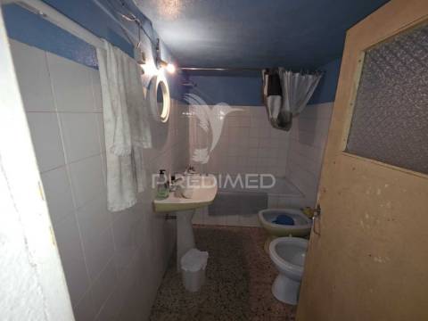 Moradia t4 para remodelar – excelente investimento!