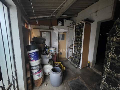 Moradia t4 para remodelar – excelente investimento!