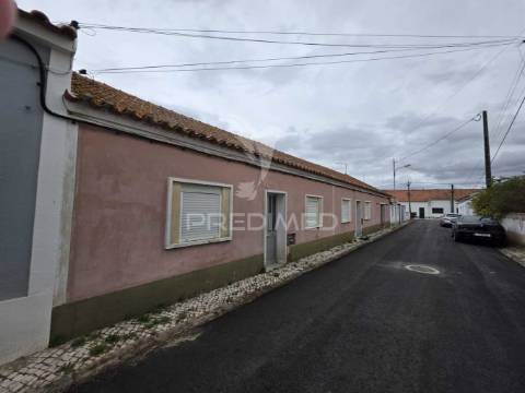 Moradia t4 para remodelar – excelente investimento!