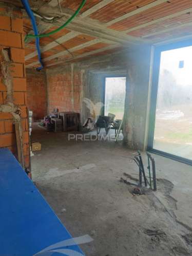 Excelente moradia térrea isolada de 4 frentes em construção